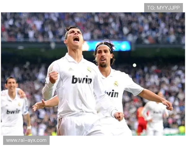 瓦拉内回顾皇马生涯：四年四冠，传奇防线巅峰之路